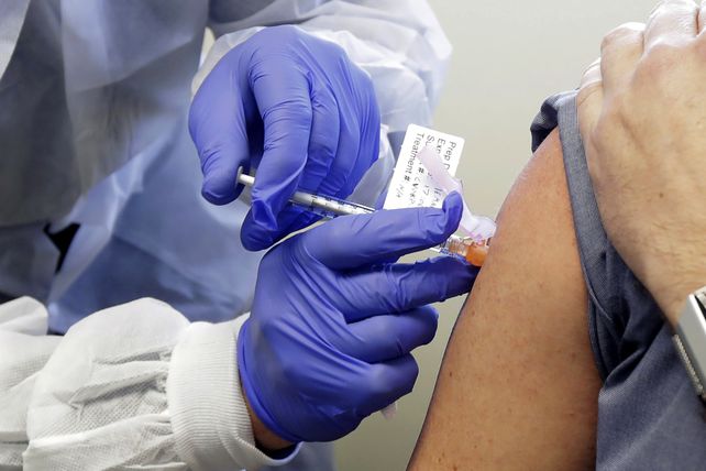 La vacunación se erigió en la gran esperanza de ganarle la guerra al coronavirus.&nbsp;