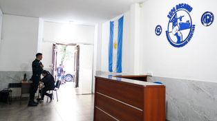La sede del sindicato de portuarios, con vigilancia policial tras el hallazgo de las balas.