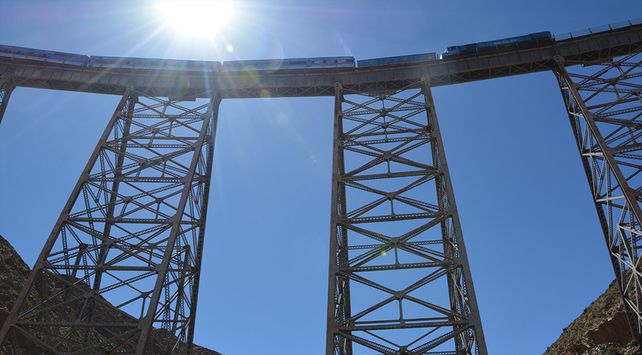 El Tren a las Nubes, uno de los mejores viajes ferroviarios del mundo