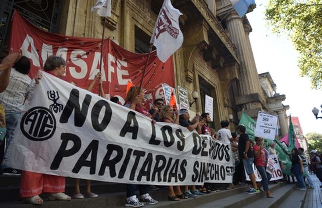 protesta. Los gremios Amsafé y Sadop realizarán mañana marchas en distintas localidades de la provincia en reclamo de una mayor suba salarial.