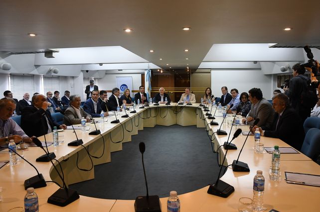 Sueldos docentes: Bordet reclama actualización de fondos nacionales