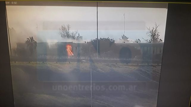Voraz incendio en un depósito de Riomat