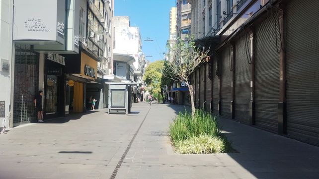 El centro de Rosario quedó deshabitado después del mediodía