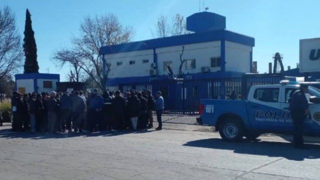 Gremio de los Químicos denunció que la empresa de baterías UniónBat incumplió la conciliación al impedir el ingreso de trabajadores a la planta de Gualeguaychú
