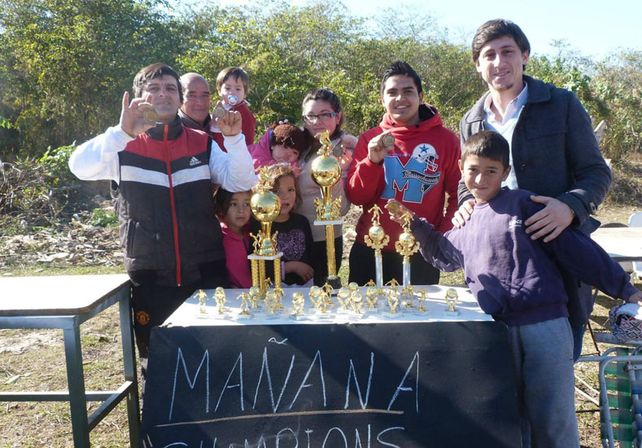 Jóvenes de Ingenia crean canchas de fútbol y vóley en un espacio recuperado de Santa Fe