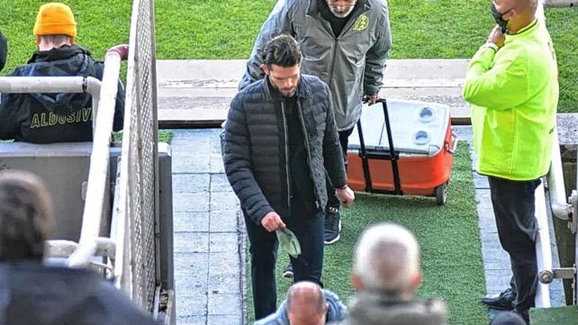 Fernando Gago renunció como DT de Aldosivi