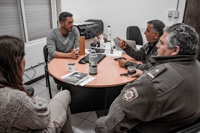 Las autoridades municipales y de la Guardia Rural 