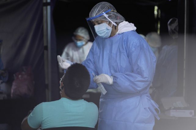 Testeos. En el ámbito público hay que pedir turno para hisoparse&nbsp;