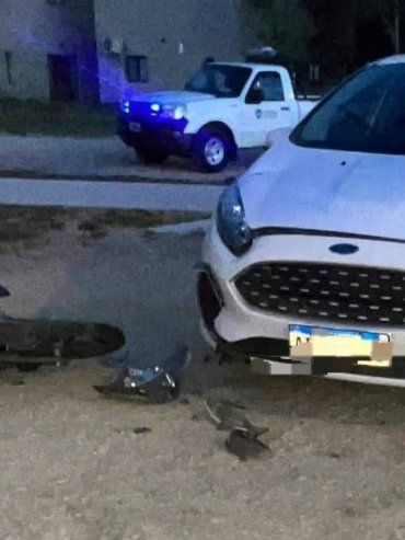 Choque entre una moto y un auto dejó un herido en Libertador San Martín