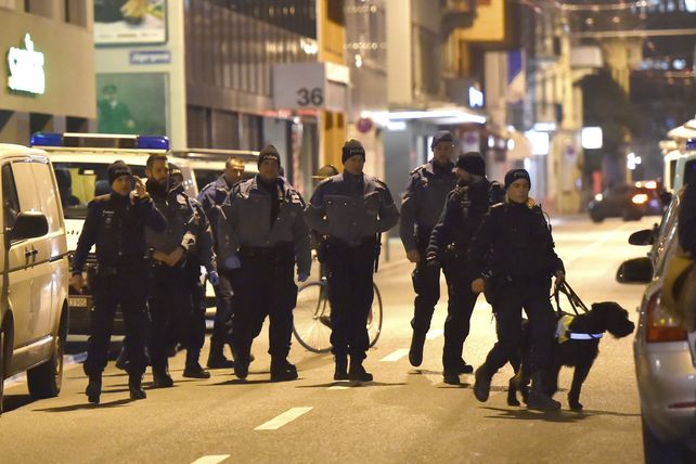 Tres personas resultaron heridas en un tiroteo cerca de un centro islámico en Zurich
