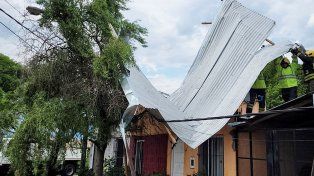 El barrio San Felipe de Concepción del Uruguay se vio afectado por las fuertes ráfagas de viento. El temporal provocó voladuras de techos