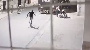 Una cámara del sistema de videovigilancia del hospital captó el momento en que le disparan al suboficial Leoncio Bermúdez que forma parte del destacamento policial del Hospital Provincial.