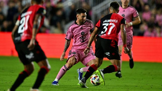 Lionel Messi en el amistoso de Inter Miami frente a Newell's en 2024.