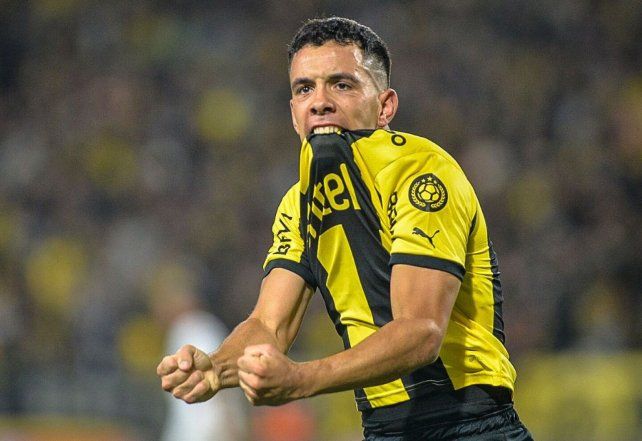 Leonardo Fernández seguirá jugando en Peñarol.