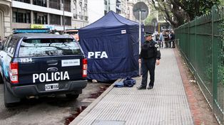 Una mujer atropelló y mató a su hija adolescente cuando sacaba el auto del garaje