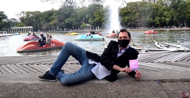 Mariano Mumo Oviedo protagonizó una divertida parodida de la vacunación contra el Covid.