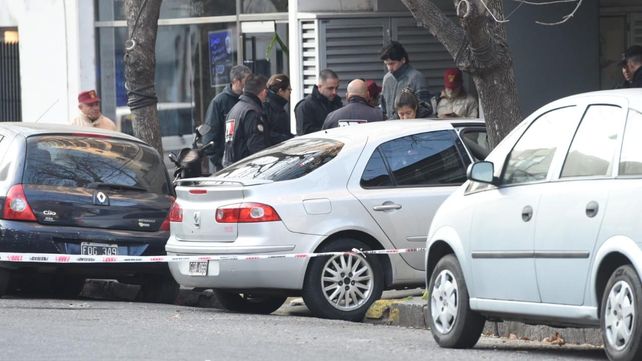 Asesinaron a balazos a un hombre dentro de un automóvil en pleno Pichincha