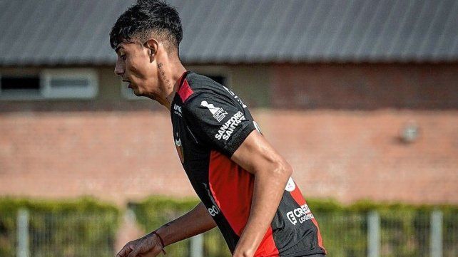 Un jugador de Colón fue herido con un piedrazo en los incidentes de los hinchas en el predio