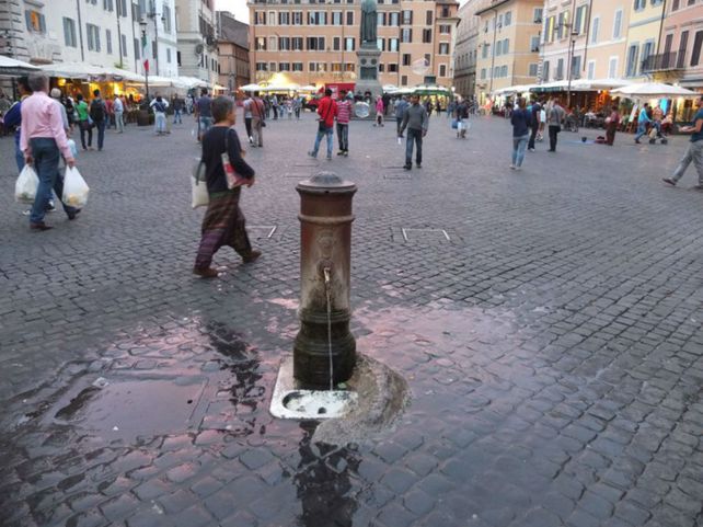 Roma se queda sin agua en las fuentes