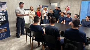 Los futuros bomberos voluntarios se entrenan en Salta 2141