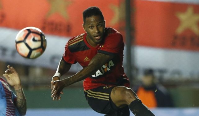 Se viene Reinaldo Lenis. El atacante cafetero fue solicitado expresamente por el entrenador Héctor Bidoglio. El pase era de Sport Recife