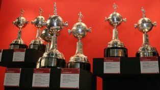 Independiente vs. Conmebol: exige retirar sus trofeos y objetos históricos del museo.