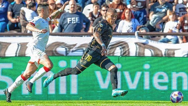 Platense espera por Estudiantes con la misión de seguir sumando para escaparle al descenso.