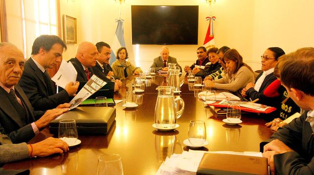 Representantes. Un grupo de familiares asistió en nombre de la Asociación.