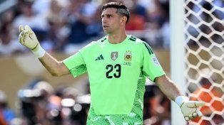 Dibu Martínez confirmó que estará en la doble fecha FIFA y habló de su continuidad en la Selección Argentina
