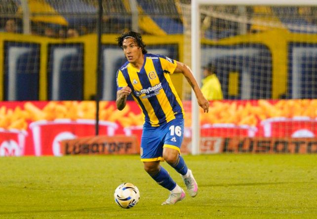 Enzo Giménez se mantiene en el equipo titular de Central. El paraguayo se ganó un lugar en el Canalla.