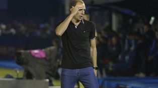Central no levanta. Leandro Somoza sigue buscando el norte del equipo.