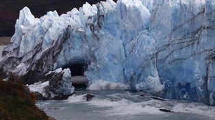 El Perito Moreno rompió las paredes de hielo en verano