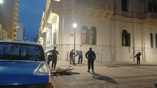 Vallaron la Casa de Gobierno de cara a la sesión de este miércoles donde se tratará la reforma previsional.&nbsp;
