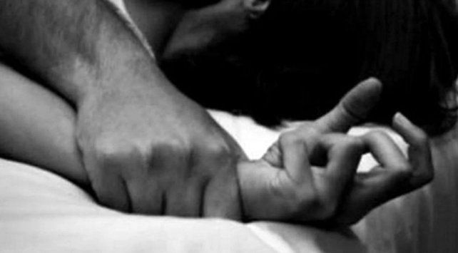 Un hombre en Salta vendió a su esposa para que la violaran y grabó todo con su celular