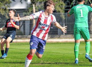 El motivo por el que Dómina jugó en la reserva mientras sigue sin renovar su contrato