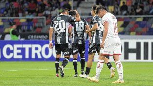 Unión y una dura derrota en Santiago.