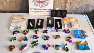 Atraparon a dos mujeres por la venta barrial de drogas y les secuestraron estupefacientes en B° Adelina Centro de Santo Tomé