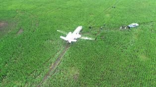 Impactantes imágenes del avión que aterrizó de emergencia