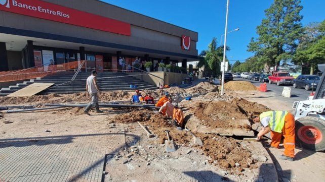 Otra vez se rompió un caño de agua por la obra de ensanche de Zanni (Archivo)