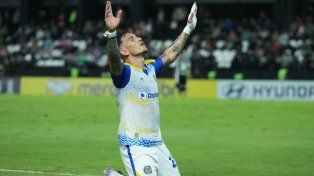 Enzo Copetti lo celebra con los brazos al cielo. Su gol le permitió a Central sumar tres puntos de oro en la Copa Libertadores.