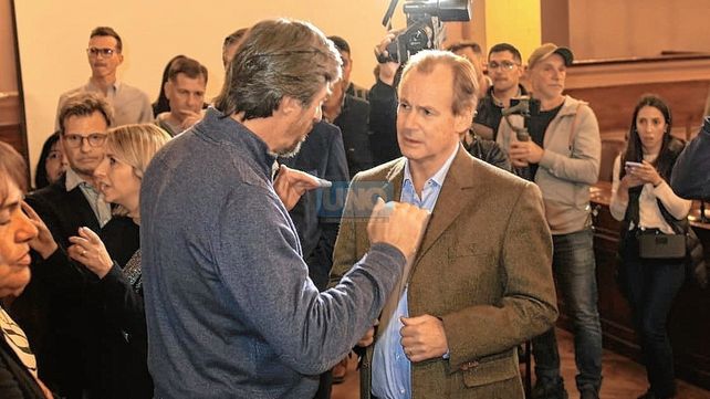 Legisladores y funcionarios del Ejecutivo llamaron a defender la democracia