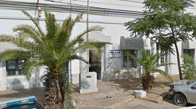 Investigan la muerte de un detenido en la Comisaría 8va: ocurrió minutos antes de recuperar su libertad.