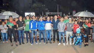 Pilotos y autoridades locales participaron del lanzamiento del TC2000 en San Jorge.
