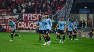 Belgrano festejó en Rosario ante Independiente.