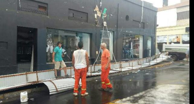 El temporal provocó anegamientos y destrozos en Paraná