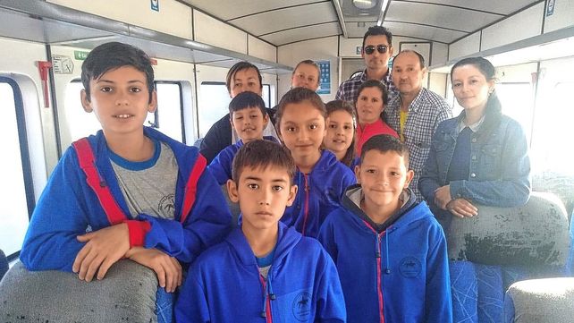 Alumnos de la escuela Del Resero viajaron por primera vez en tren