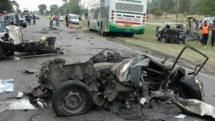 Coronel Brandsen: cinco muertos al chocar un &oacute;mnibus, un cami&oacute;n y dos autos
