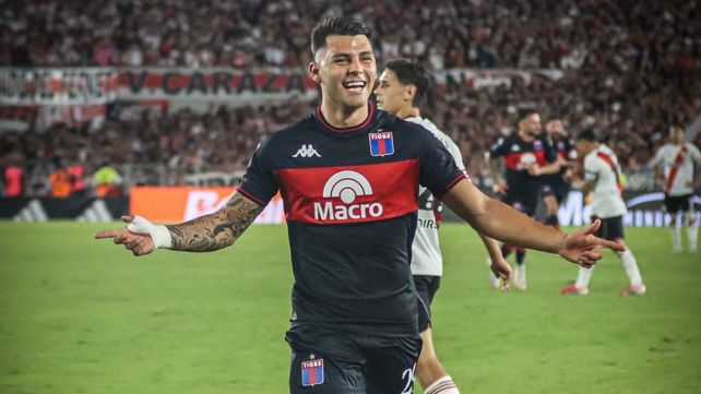 La felicidad de Nacho Russo luego de uno de los goles que le hizo a River en el Monumental. Tigre ganó 4 a 1.&nbsp;