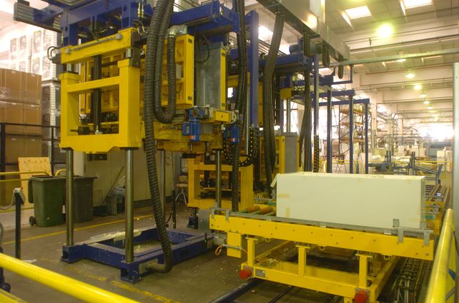 El polo de producción de heladeras y equipos de frío de Rosario es el más importante del país. La actividad cayó 50%.