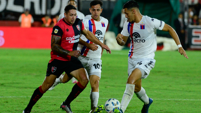 Armando Méndez llega de cumplir una buena actuación para Newells en el triunfo sobre Tigre. El lateral es una topadora cuando se proyecta.